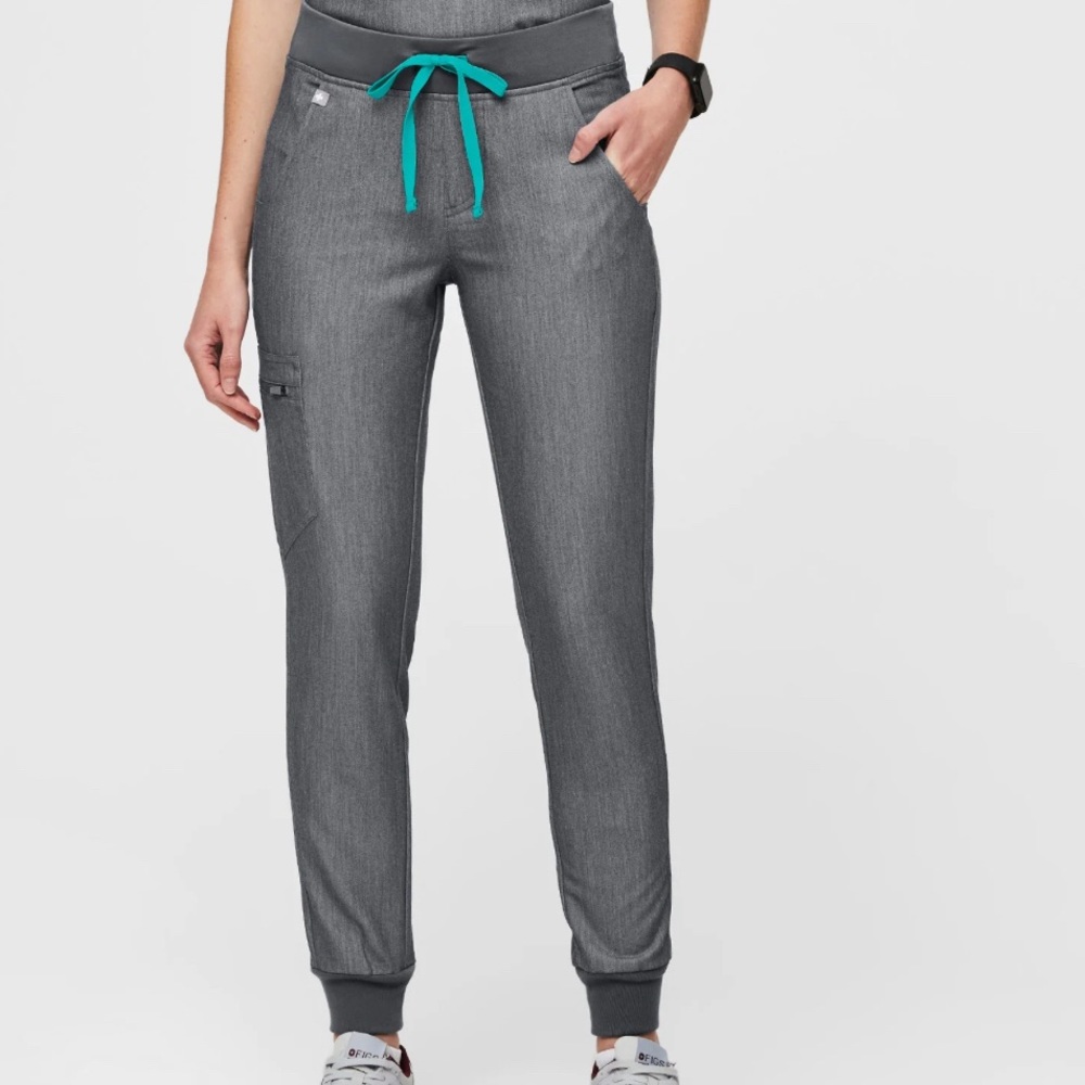 NWOT Figs Zamora Graphite Scrub Pants